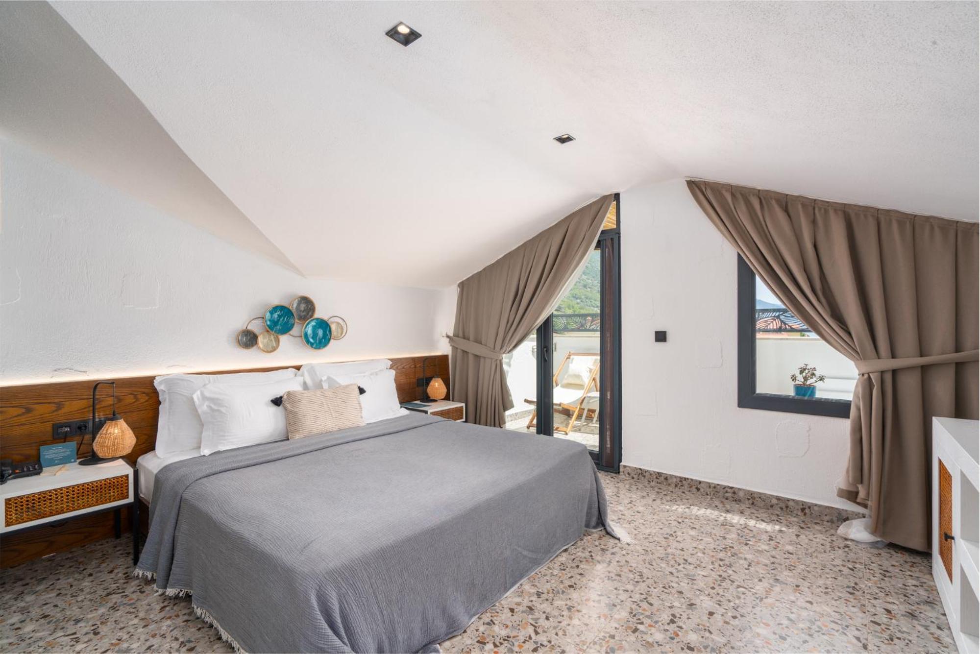 Honeymoon Room,1599706041:JPEG